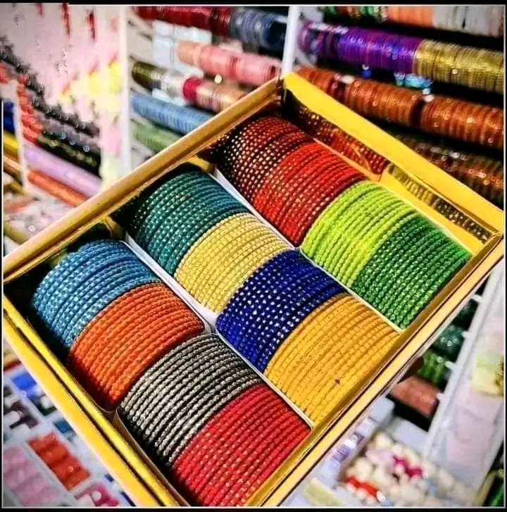 টিকটক কাচের চুড়ি